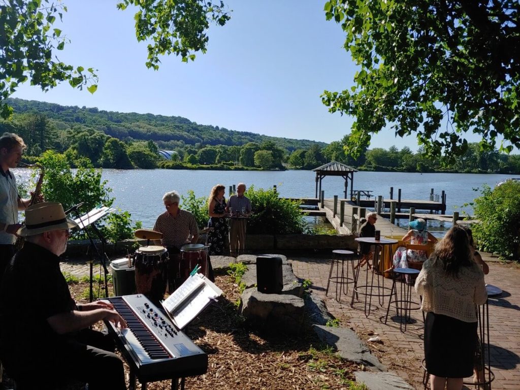 lakeside lounge and concert